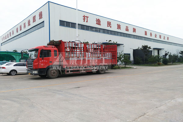 200t四柱液壓機(jī)裝車(chē)發(fā)貨